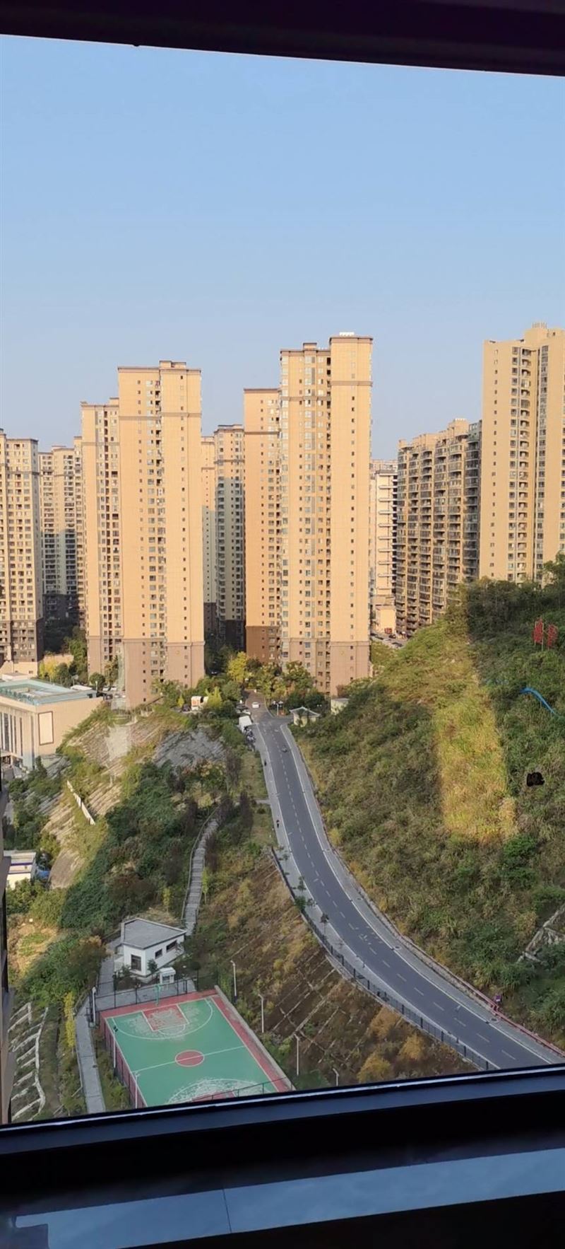 本人出售溶江小区B区一套装修好了房子！有需要的朋友可以联系看房！联系电话:18807433389