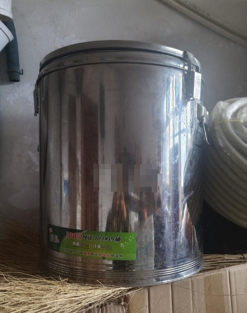 60L保温桶，纸杯带盖子近500个