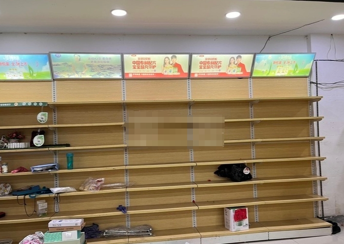 货架和收银台